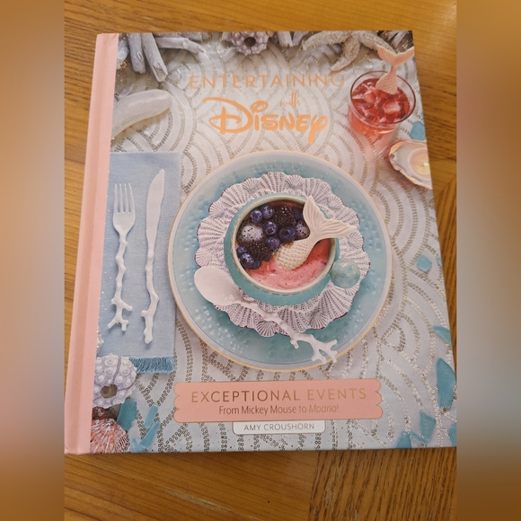 Entertaining with Disney - party planning book w/ free gift! - Picture 1 of 6
